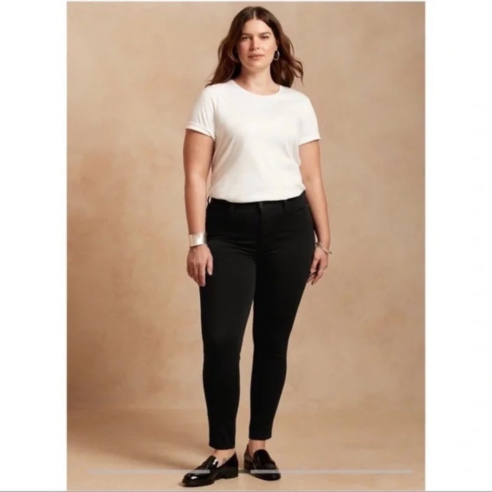 Banana Republic Premium Denim Black Mid + Skinny Jean Ankle 35 Short - NWT